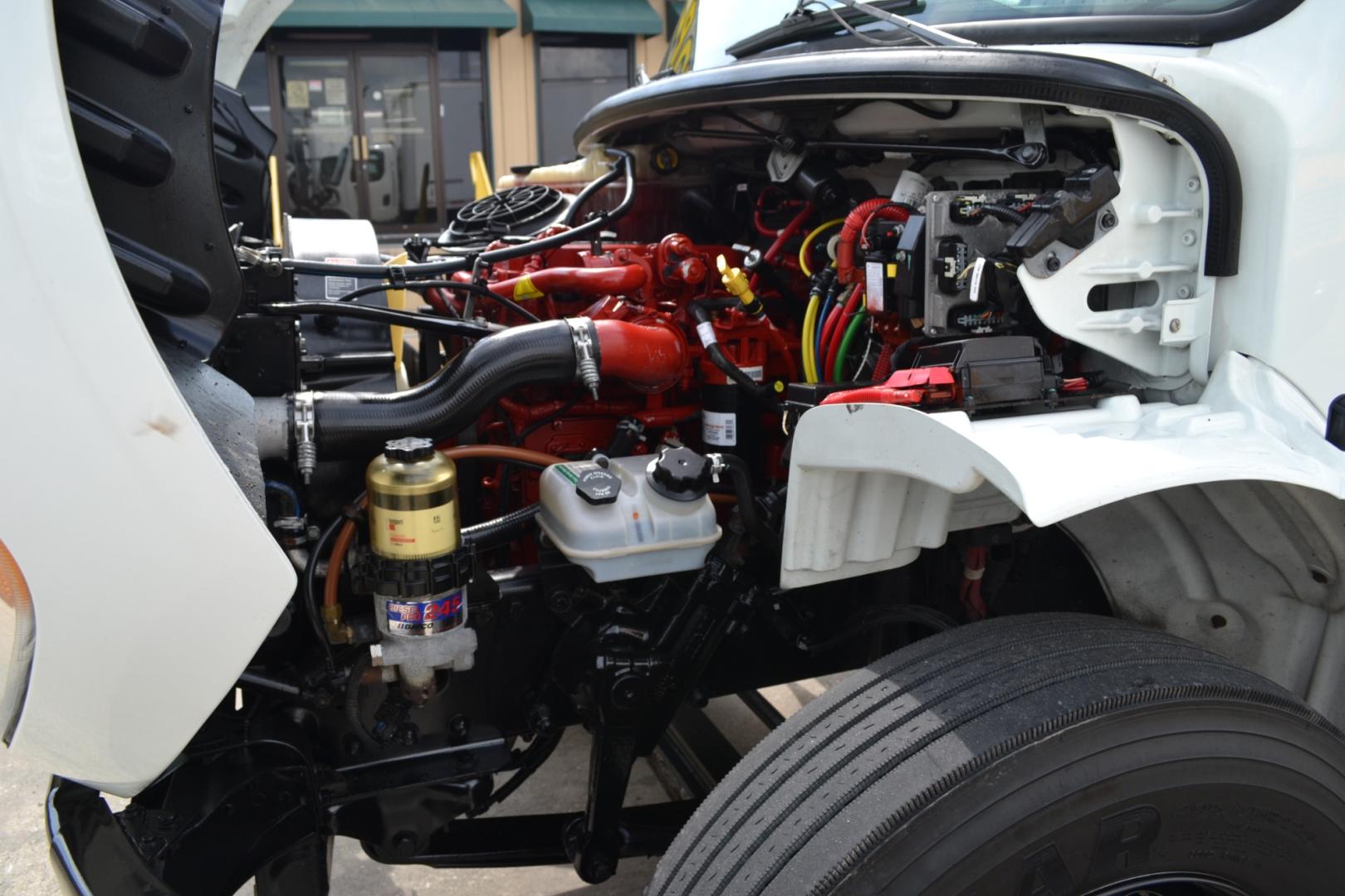 2018 WHITE /BLACK FREIGHTLINER M2-106 with an CUMMINS B6.7L 240HP engine, ALLISON 2500RDS AUTOMATIC transmission, located at 9172 North Fwy, Houston, TX, 77037, (713) 910-6868, 29.887470, -95.411903 - Photo#12